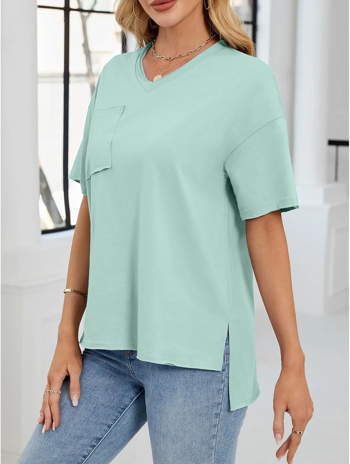 Women T Shirts Oversized Short Sleeve V Neck 2025 Summer Casual Loose Tops Basic Tee Shirts Outfits with Pockets