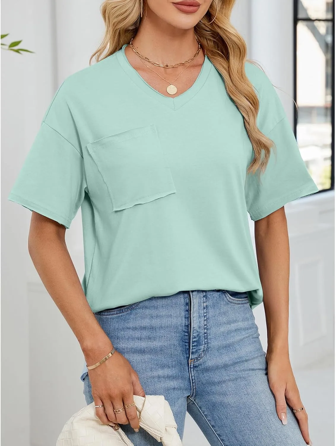 Women T Shirts Oversized Short Sleeve V Neck 2025 Summer Casual Loose Tops Basic Tee Shirts Outfits with Pockets