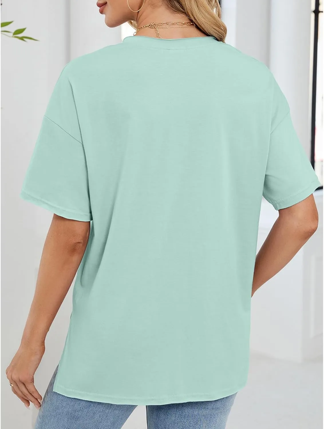 Women T Shirts Oversized Short Sleeve V Neck 2025 Summer Casual Loose Tops Basic Tee Shirts Outfits with Pockets