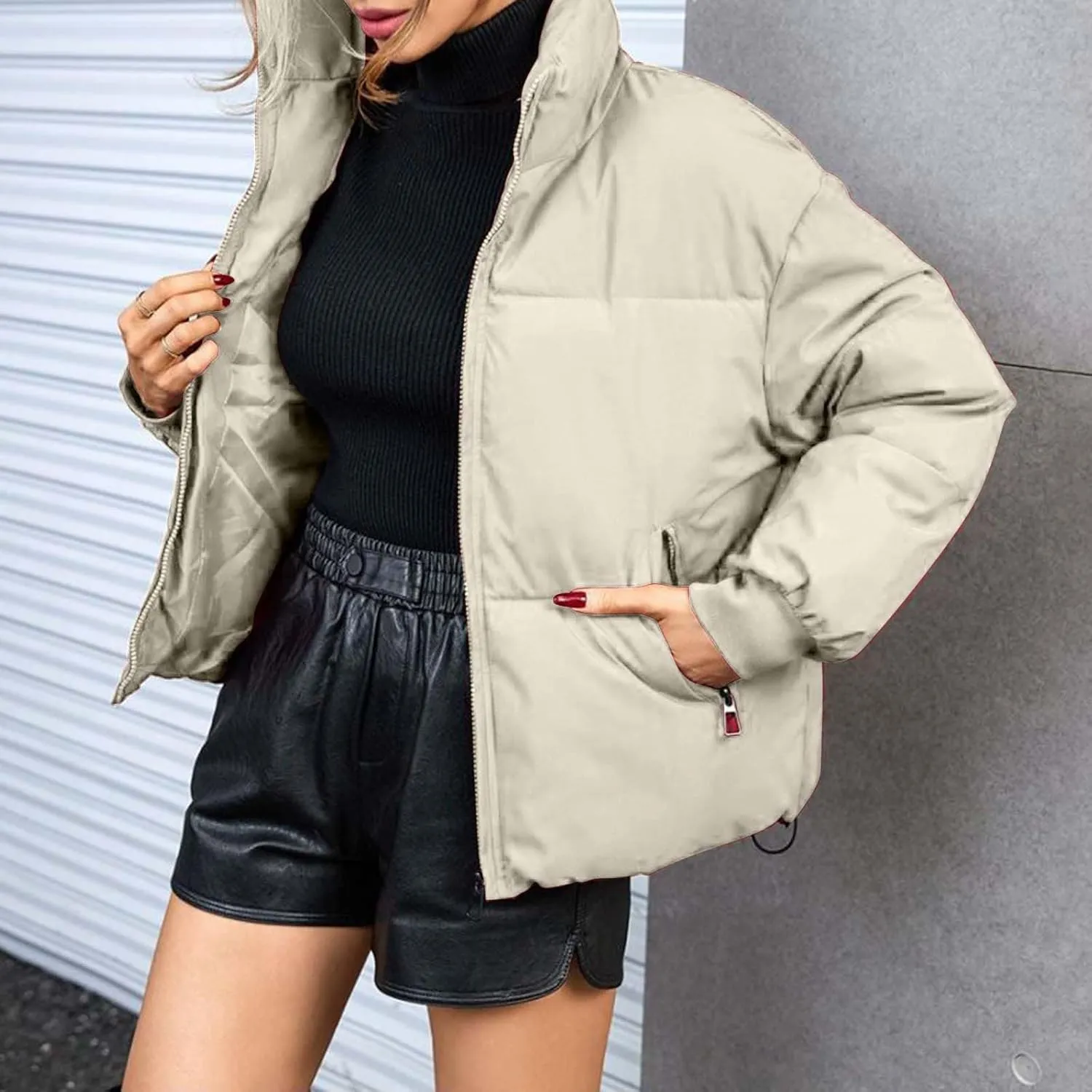 Women's Cropped Puffer Jackets with Pockets Thickened Winter Down Coat Stand Collar Loose Fit Quilted Jacket Fashion